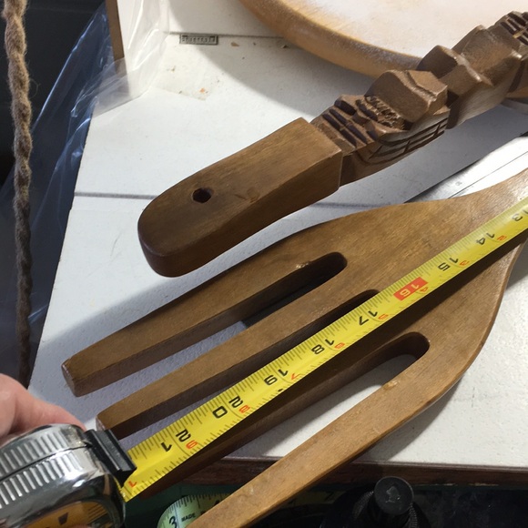 Vintage wooden hand carved tiki fork & spoon wall decor. - Picture 7 of 9